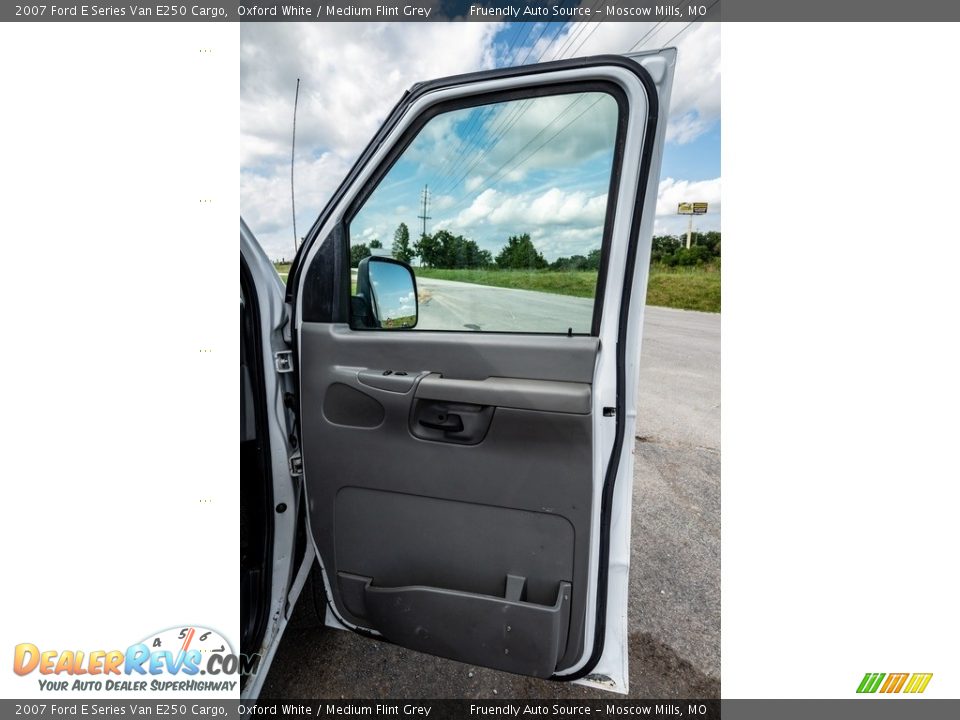 2007 Ford E Series Van E250 Cargo Oxford White / Medium Flint Grey Photo #28