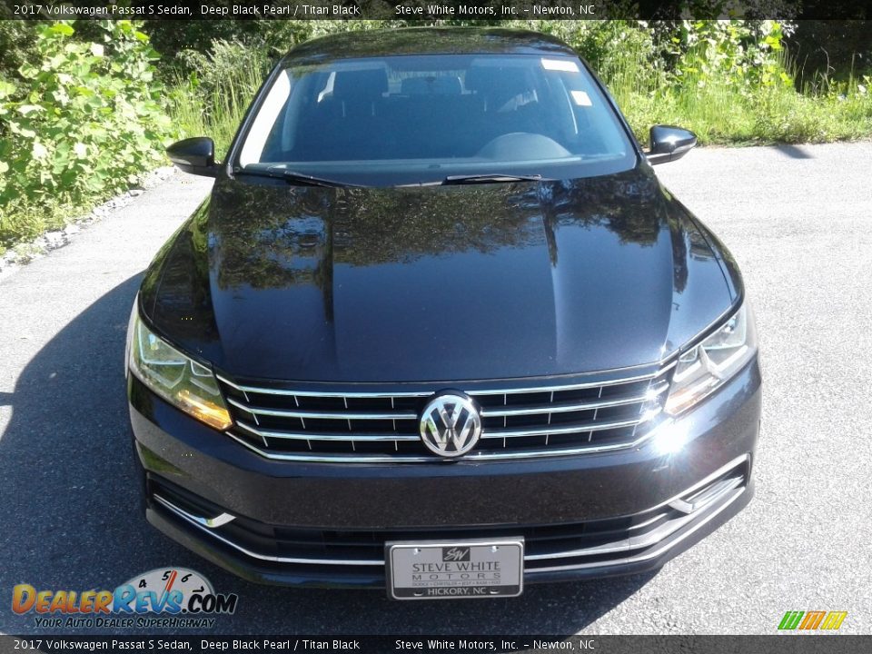 2017 Volkswagen Passat S Sedan Deep Black Pearl / Titan Black Photo #5