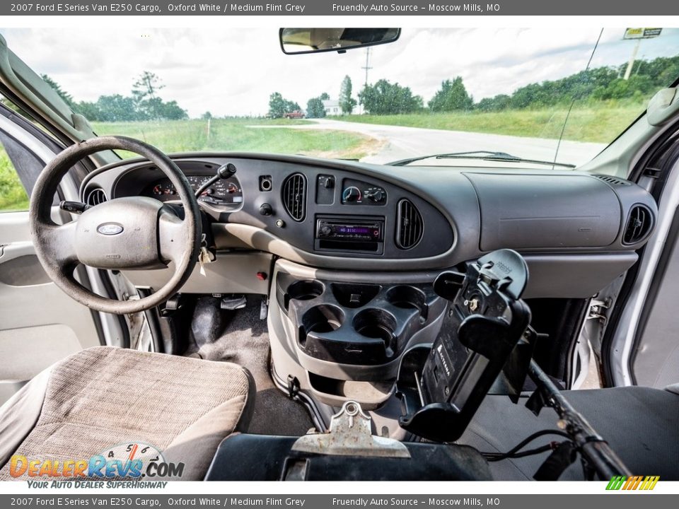 2007 Ford E Series Van E250 Cargo Oxford White / Medium Flint Grey Photo #32