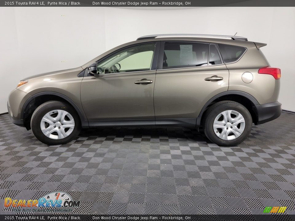 2015 Toyota RAV4 LE Pyrite Mica / Black Photo #6