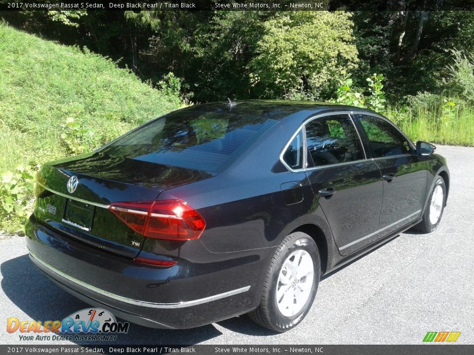 2017 Volkswagen Passat S Sedan Deep Black Pearl / Titan Black Photo #8