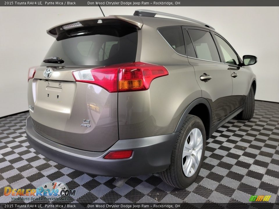 2015 Toyota RAV4 LE Pyrite Mica / Black Photo #9
