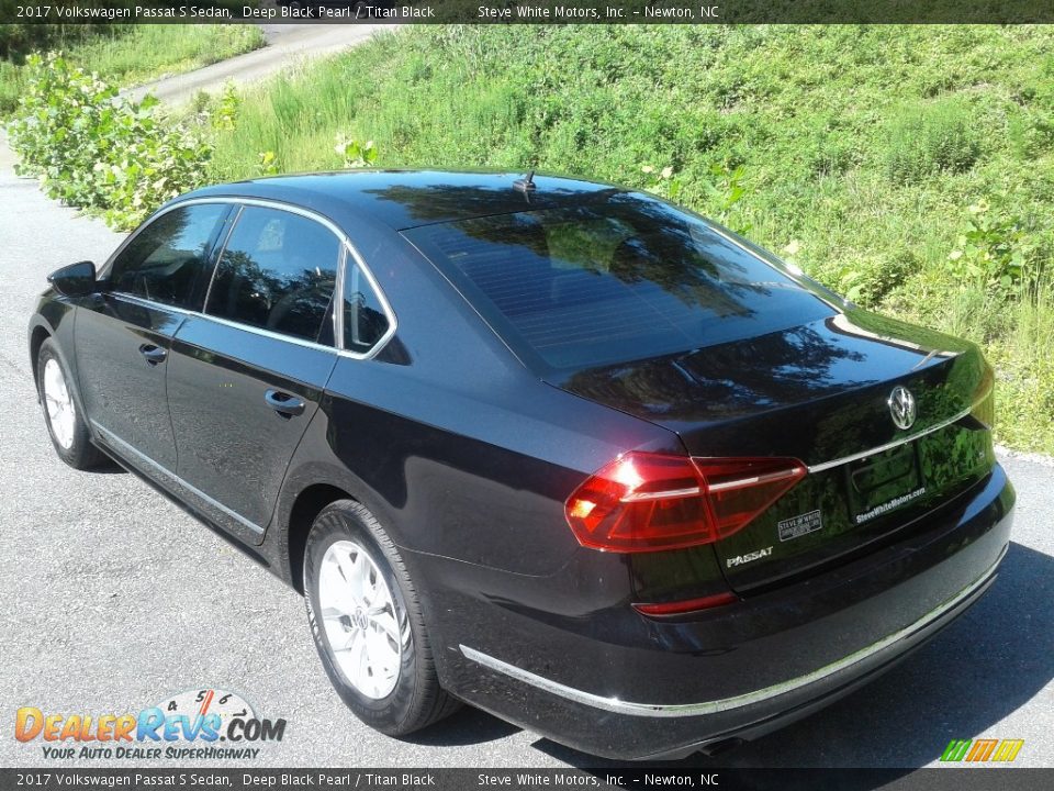 2017 Volkswagen Passat S Sedan Deep Black Pearl / Titan Black Photo #10