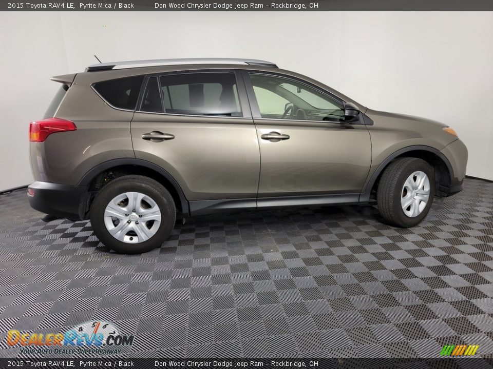 2015 Toyota RAV4 LE Pyrite Mica / Black Photo #10