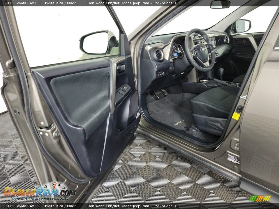 2015 Toyota RAV4 LE Pyrite Mica / Black Photo #13
