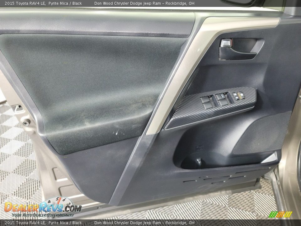 2015 Toyota RAV4 LE Pyrite Mica / Black Photo #14