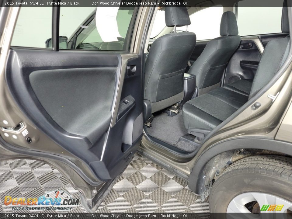 2015 Toyota RAV4 LE Pyrite Mica / Black Photo #24