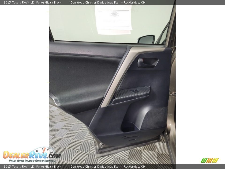 2015 Toyota RAV4 LE Pyrite Mica / Black Photo #25