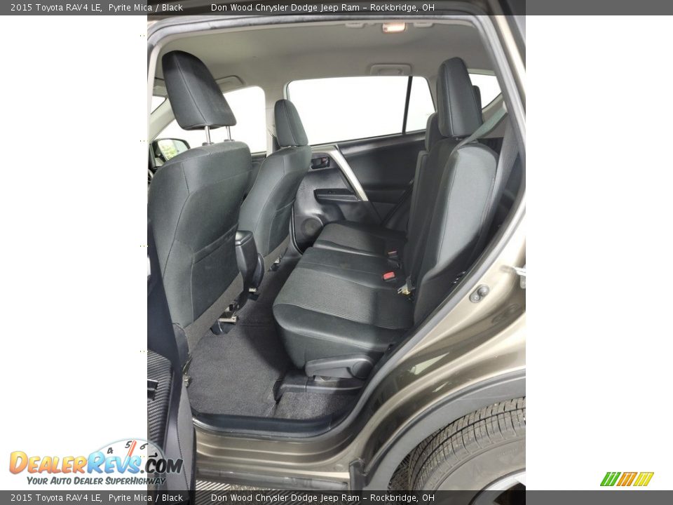 2015 Toyota RAV4 LE Pyrite Mica / Black Photo #26