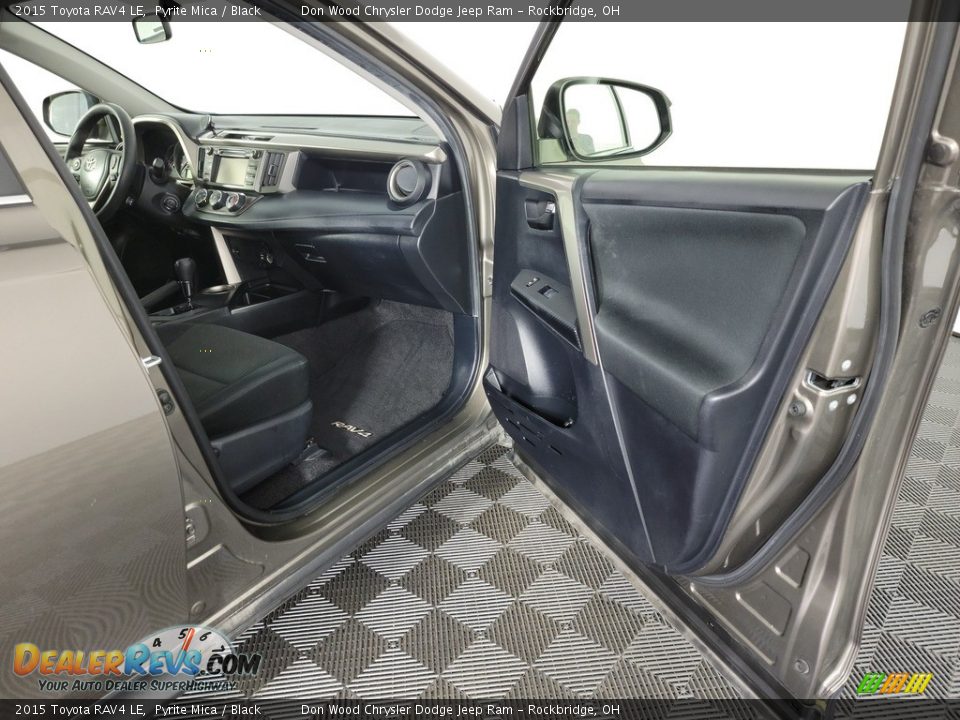 2015 Toyota RAV4 LE Pyrite Mica / Black Photo #27