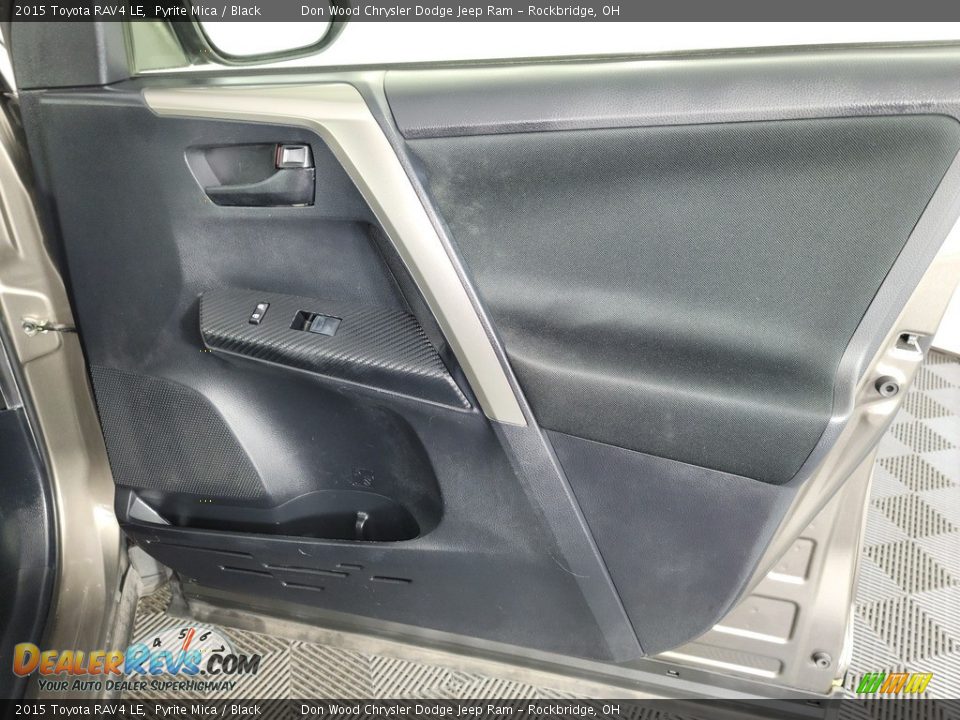 2015 Toyota RAV4 LE Pyrite Mica / Black Photo #28