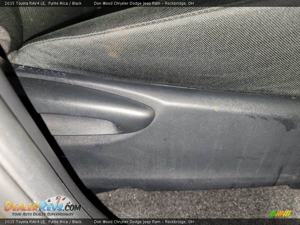 2015 Toyota RAV4 LE Pyrite Mica / Black Photo #30