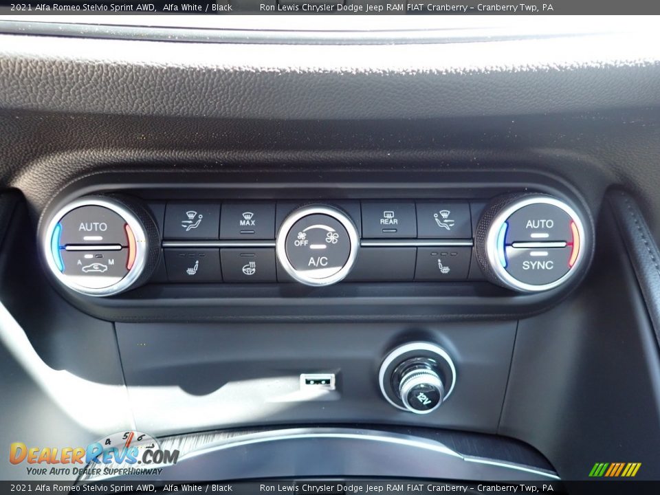 Controls of 2021 Alfa Romeo Stelvio Sprint AWD Photo #19