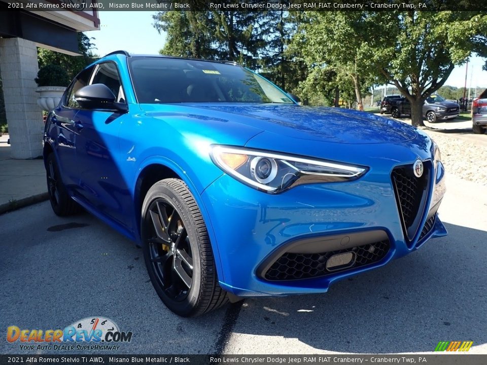 Front 3/4 View of 2021 Alfa Romeo Stelvio Ti AWD Photo #3