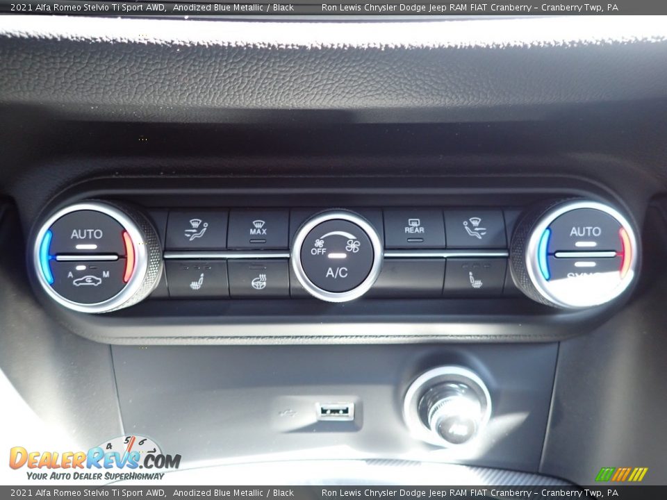 Controls of 2021 Alfa Romeo Stelvio Ti Sport AWD Photo #19