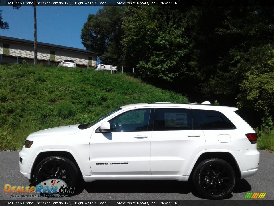 2021 Jeep Grand Cherokee Laredo 4x4 Bright White / Black Photo #1