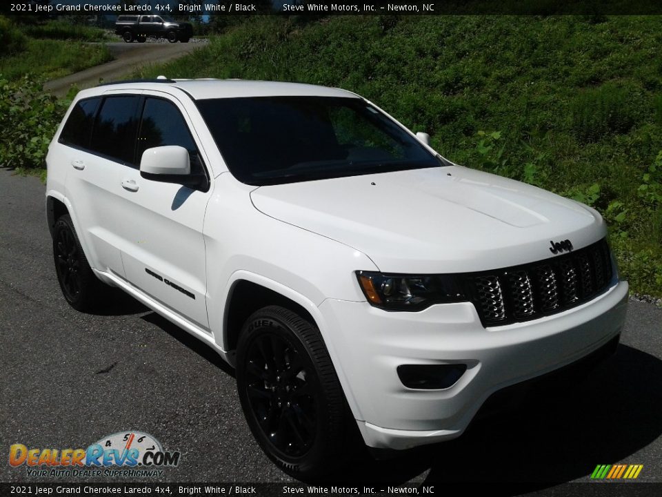 2021 Jeep Grand Cherokee Laredo 4x4 Bright White / Black Photo #4