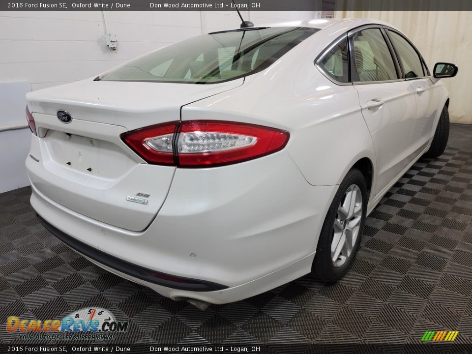 2016 Ford Fusion SE Oxford White / Dune Photo #10