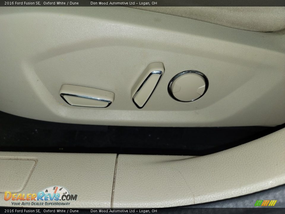 2016 Ford Fusion SE Oxford White / Dune Photo #17