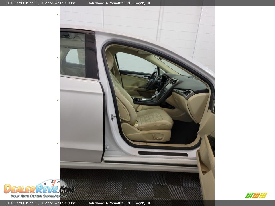 2016 Ford Fusion SE Oxford White / Dune Photo #26