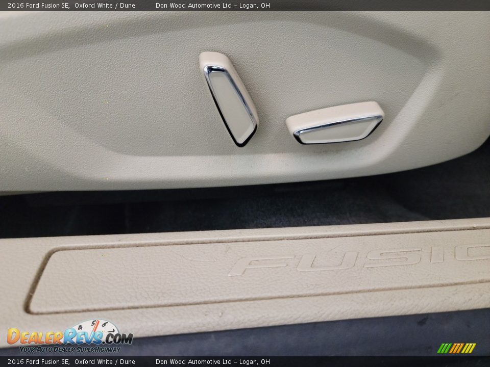 2016 Ford Fusion SE Oxford White / Dune Photo #27