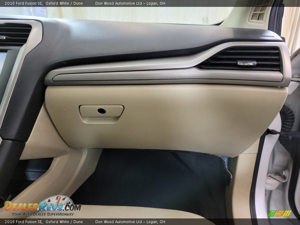 2016 Ford Fusion SE Oxford White / Dune Photo #28