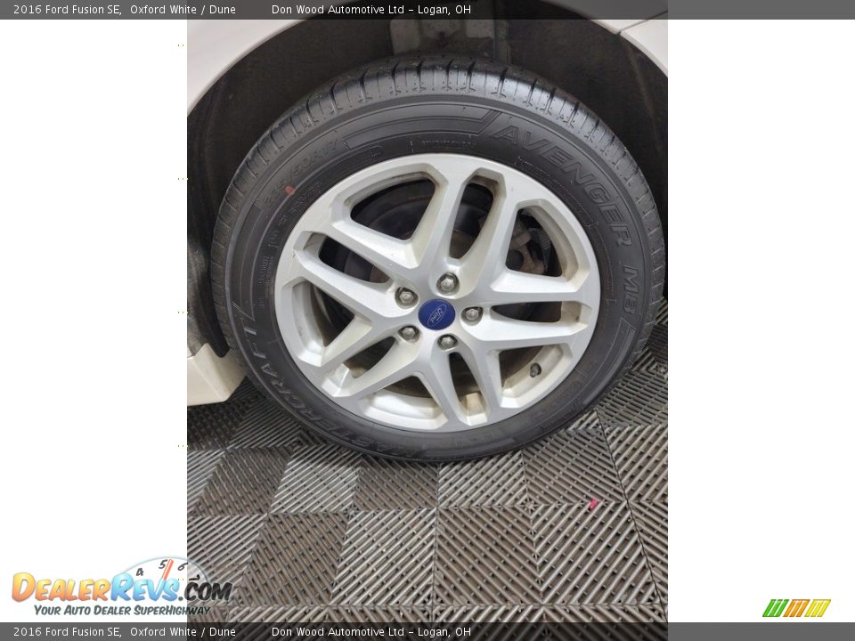 2016 Ford Fusion SE Oxford White / Dune Photo #30