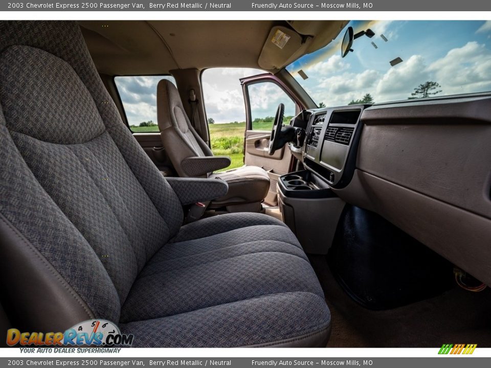 Front Seat of 2003 Chevrolet Express 2500 Passenger Van Photo #29