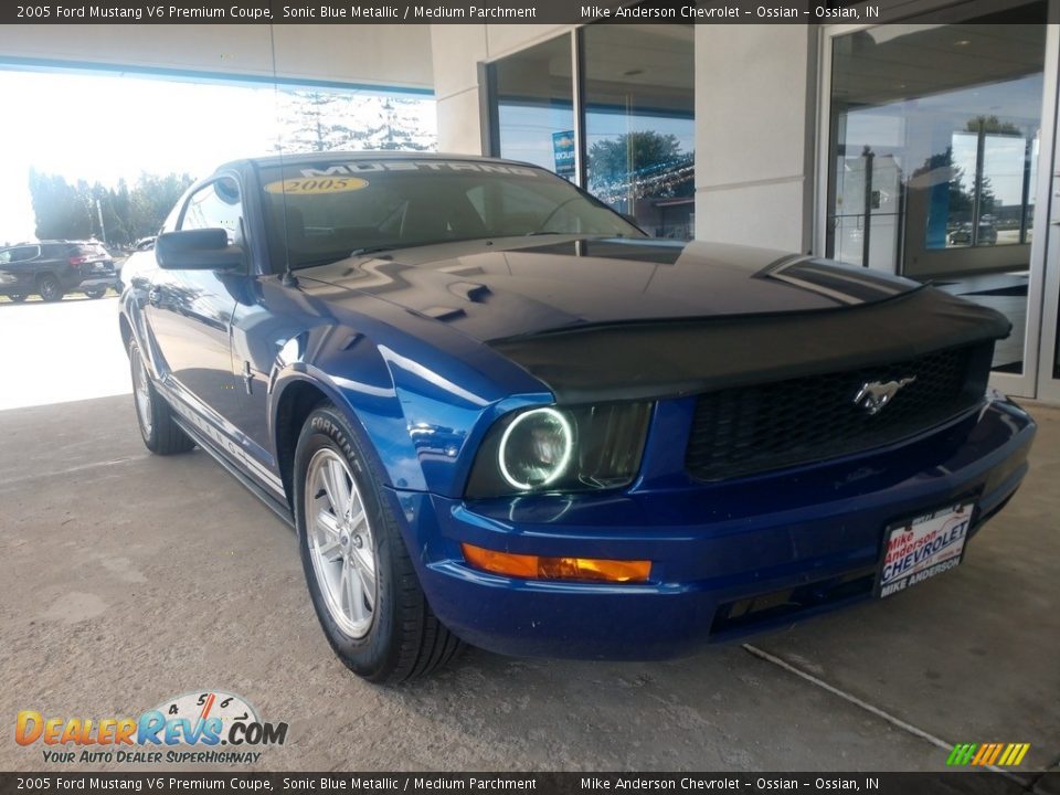 2005 Ford Mustang V6 Premium Coupe Sonic Blue Metallic / Medium Parchment Photo #2