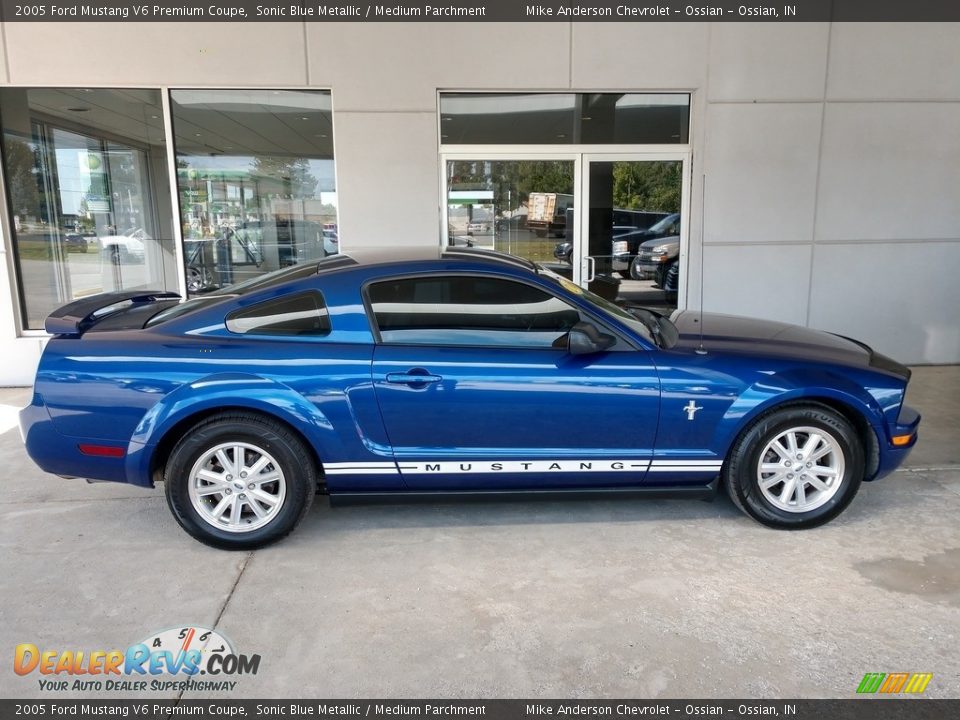2005 Ford Mustang V6 Premium Coupe Sonic Blue Metallic / Medium Parchment Photo #3