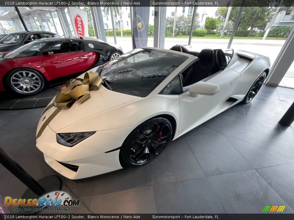 Front 3/4 View of 2018 Lamborghini Huracan LP580-2 Spyder Photo #6