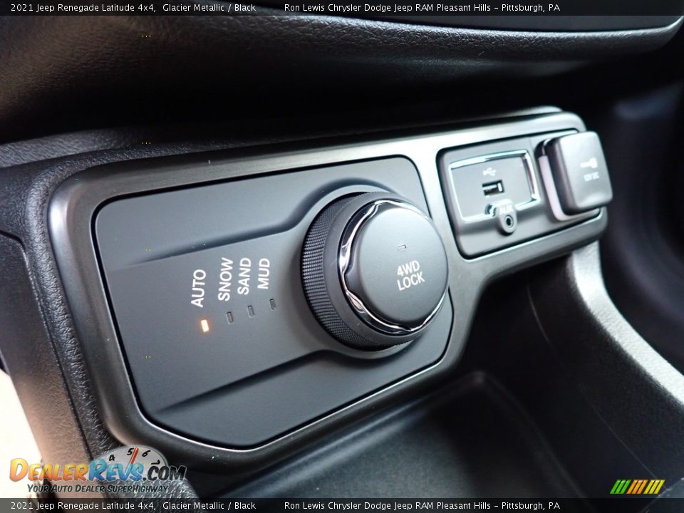 2021 Jeep Renegade Latitude 4x4 Glacier Metallic / Black Photo #17