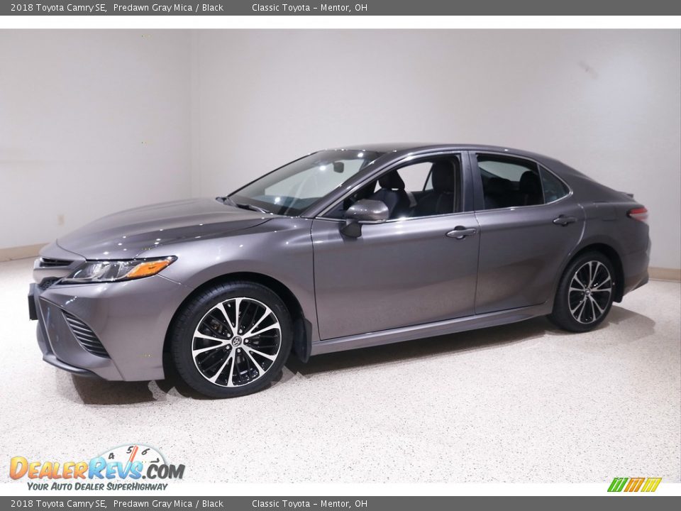 2018 Toyota Camry SE Predawn Gray Mica / Black Photo #3