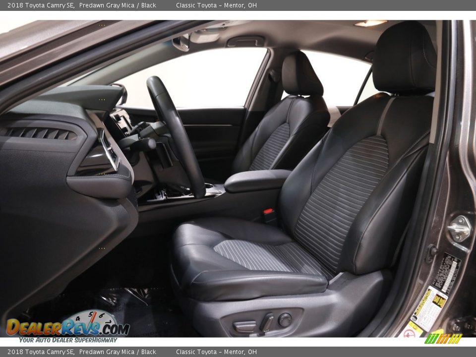 2018 Toyota Camry SE Predawn Gray Mica / Black Photo #5