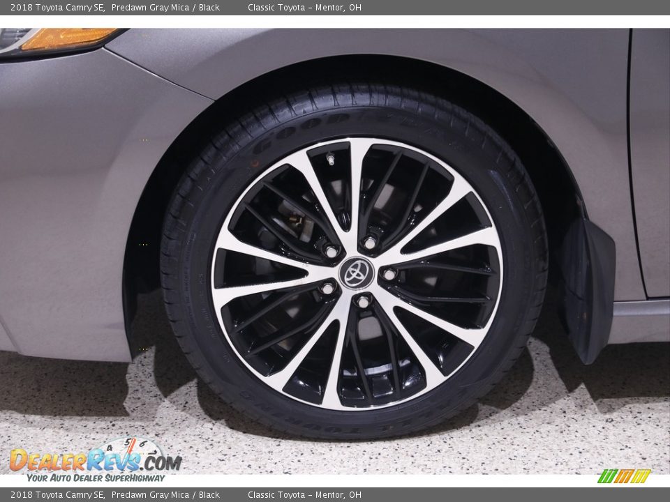 2018 Toyota Camry SE Predawn Gray Mica / Black Photo #19