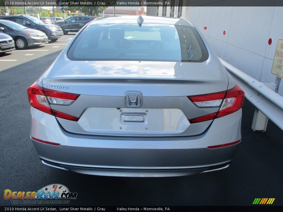 2019 Honda Accord LX Sedan Lunar Silver Metallic / Gray Photo #4