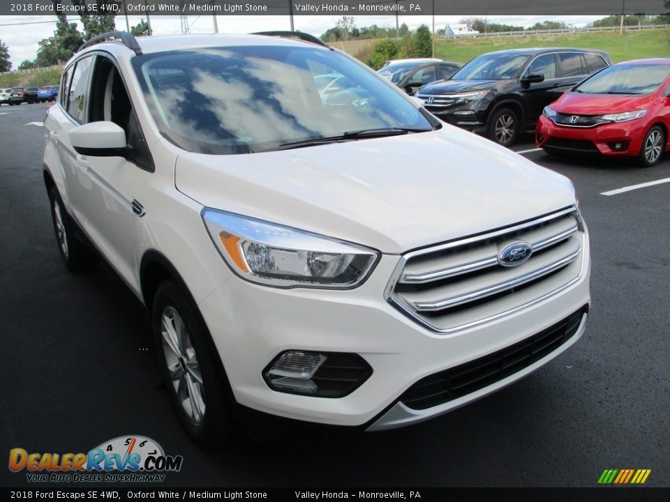 2018 Ford Escape SE 4WD Oxford White / Medium Light Stone Photo #8