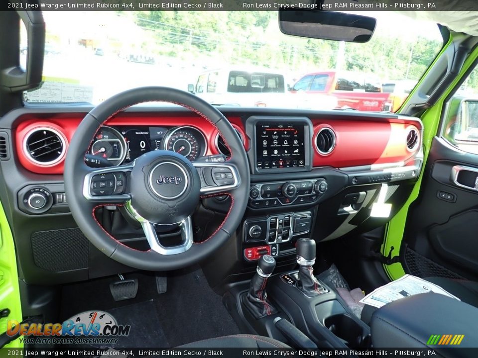 Dashboard of 2021 Jeep Wrangler Unlimited Rubicon 4x4 Photo #13