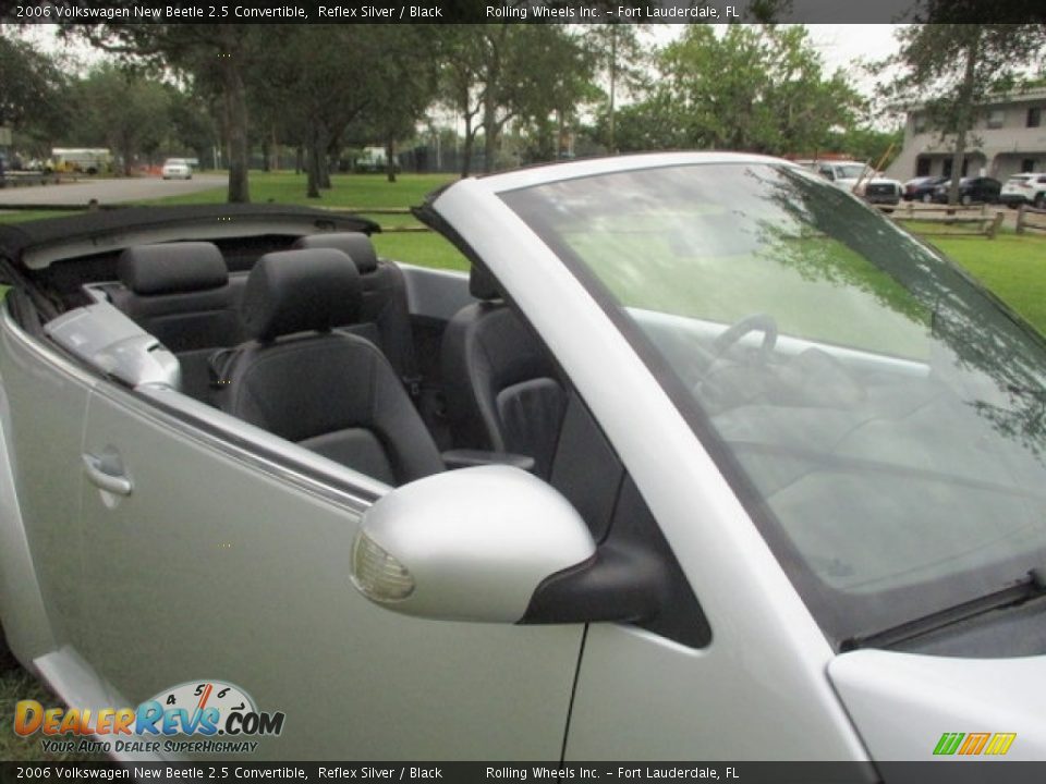 2006 Volkswagen New Beetle 2.5 Convertible Reflex Silver / Black Photo #25