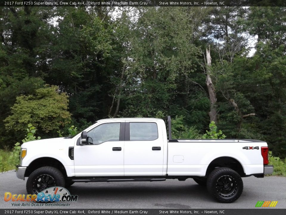 2017 Ford F250 Super Duty XL Crew Cab 4x4 Oxford White / Medium Earth Gray Photo #1