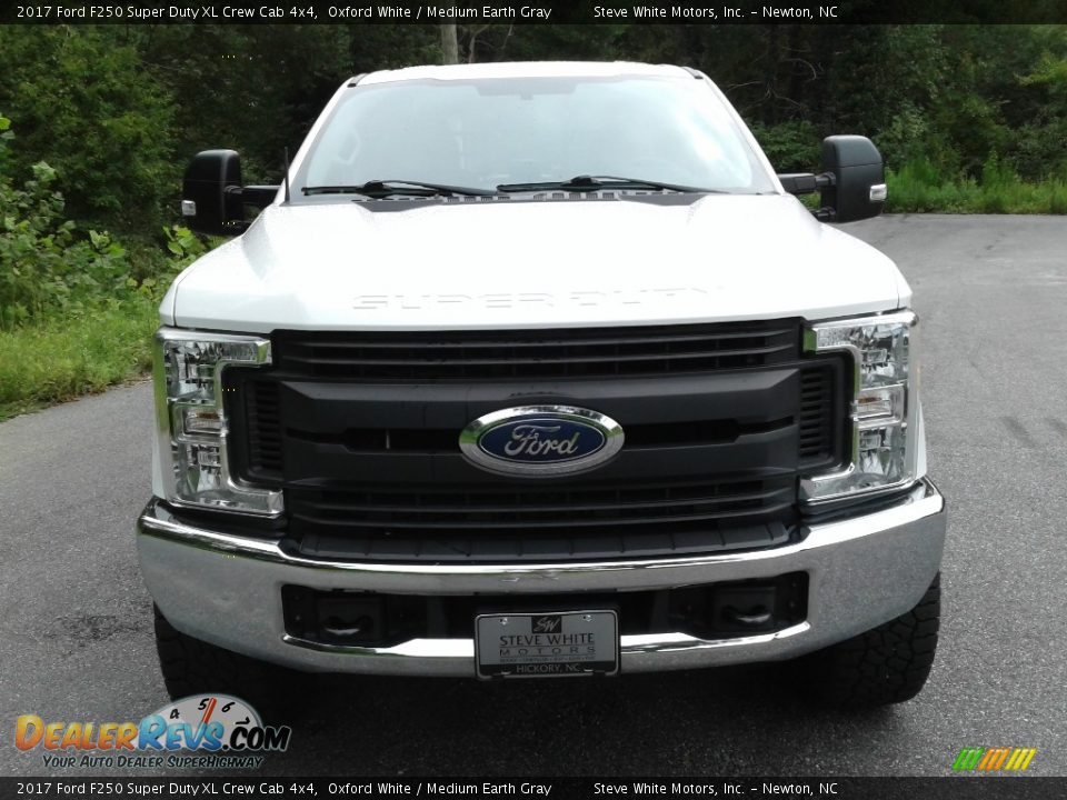 2017 Ford F250 Super Duty XL Crew Cab 4x4 Oxford White / Medium Earth Gray Photo #3