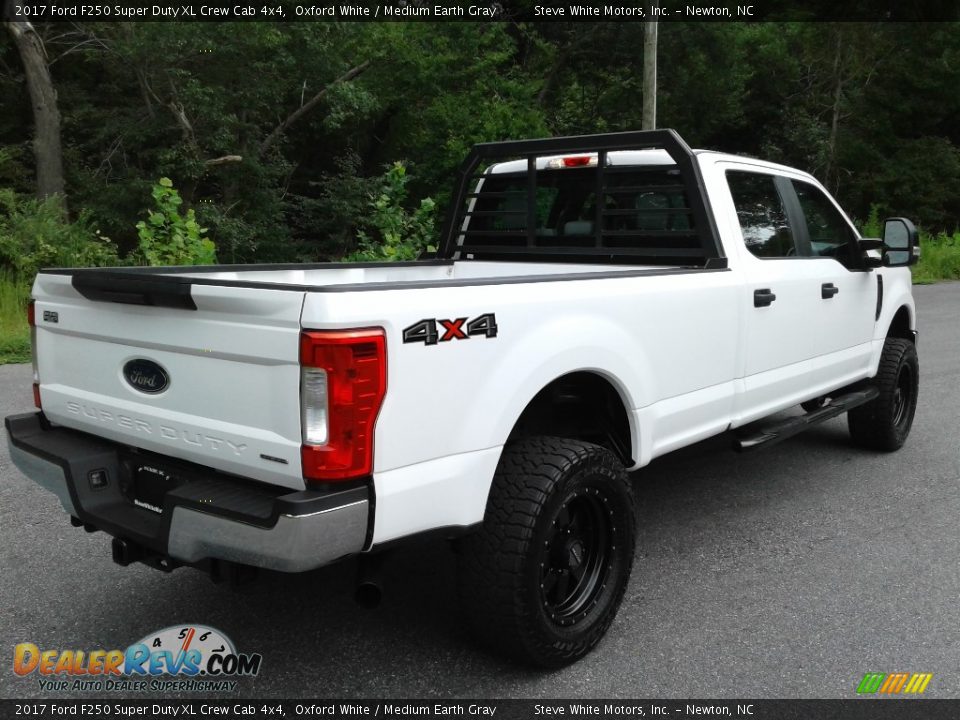 2017 Ford F250 Super Duty XL Crew Cab 4x4 Oxford White / Medium Earth Gray Photo #6