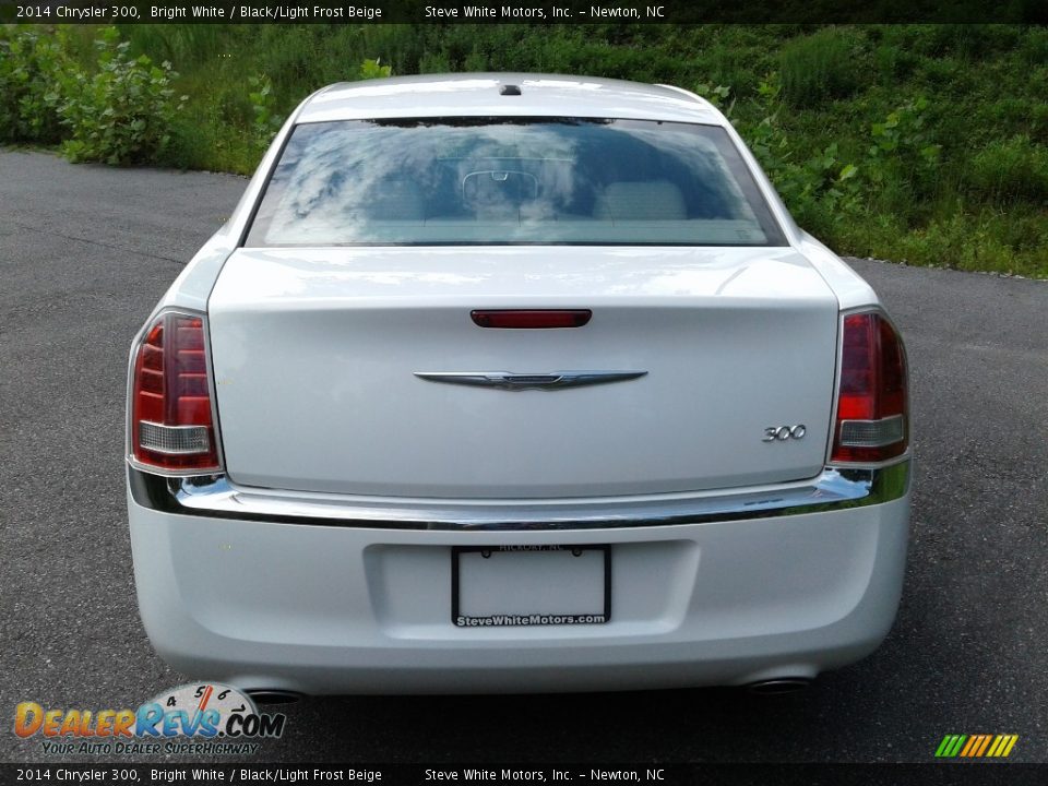 2014 Chrysler 300 Bright White / Black/Light Frost Beige Photo #8