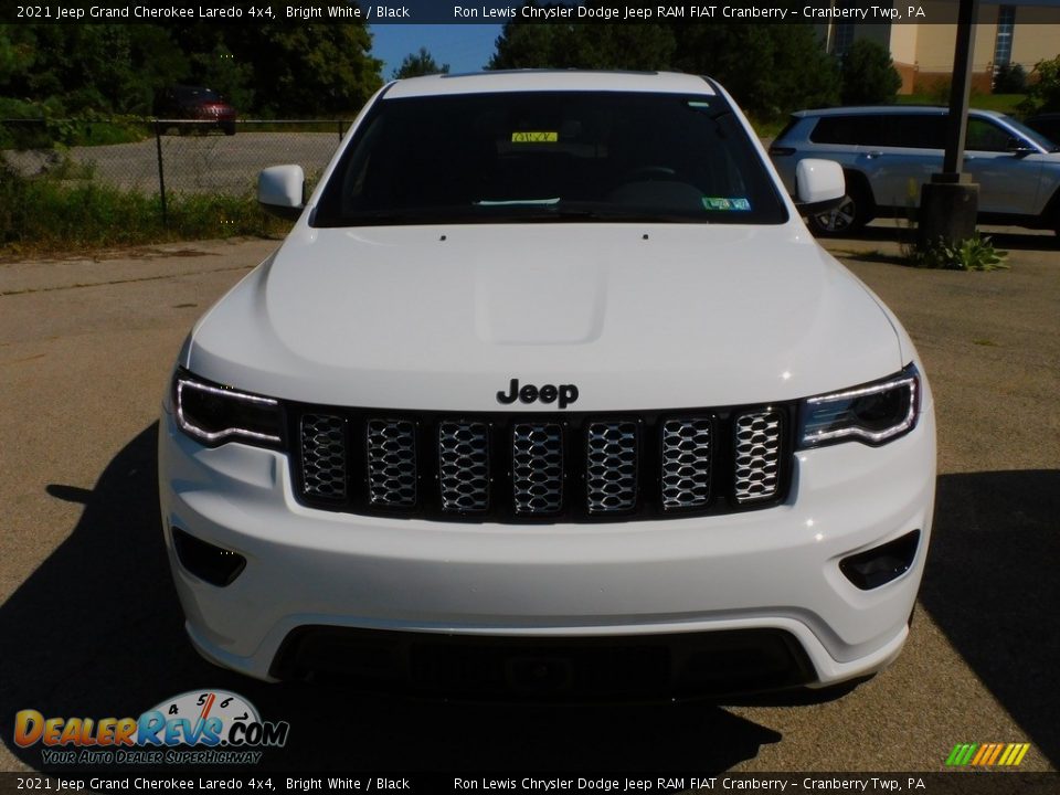 2021 Jeep Grand Cherokee Laredo 4x4 Bright White / Black Photo #2