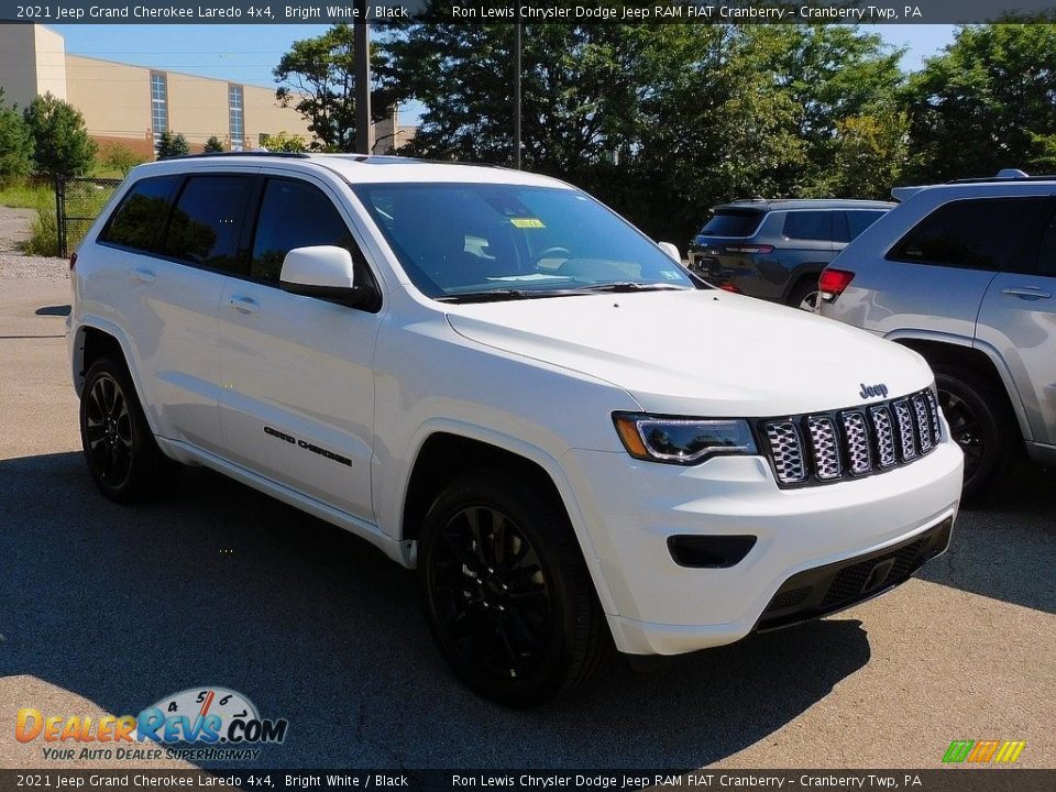 2021 Jeep Grand Cherokee Laredo 4x4 Bright White / Black Photo #3