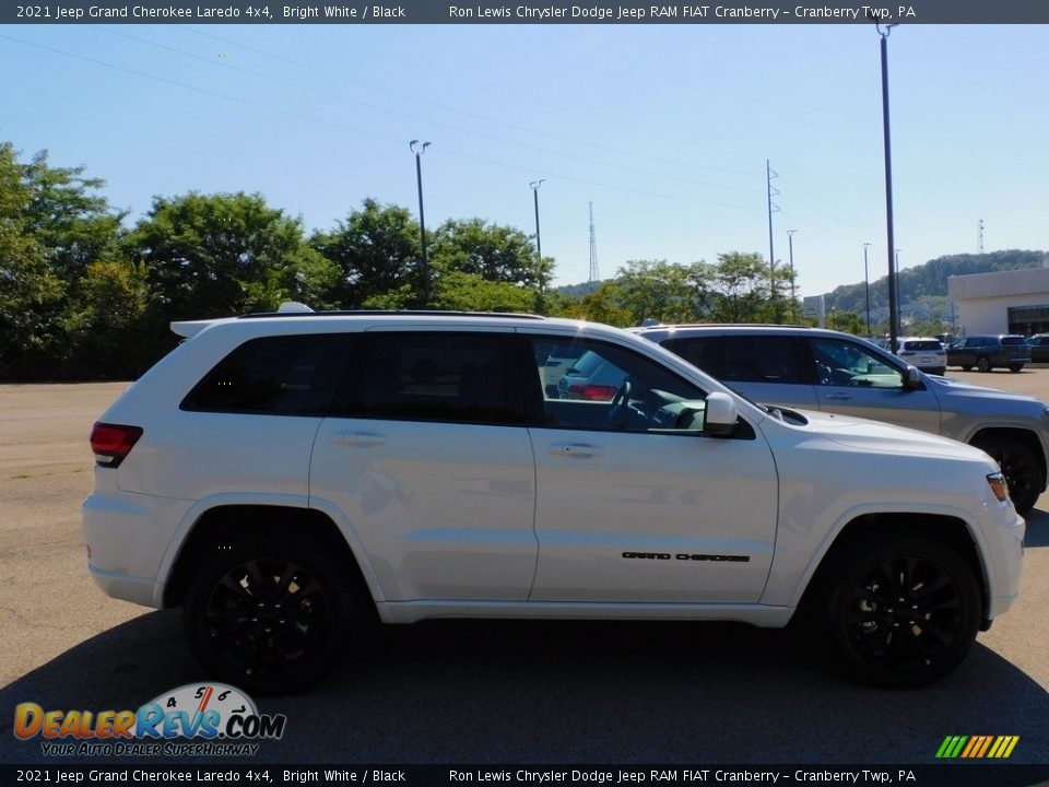 2021 Jeep Grand Cherokee Laredo 4x4 Bright White / Black Photo #4