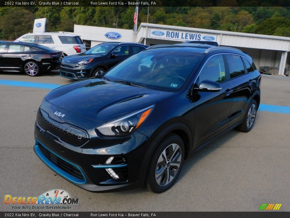 Front 3/4 View of 2022 Kia Niro EV Photo #7