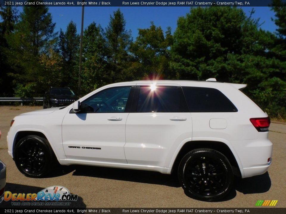 2021 Jeep Grand Cherokee Laredo 4x4 Bright White / Black Photo #9