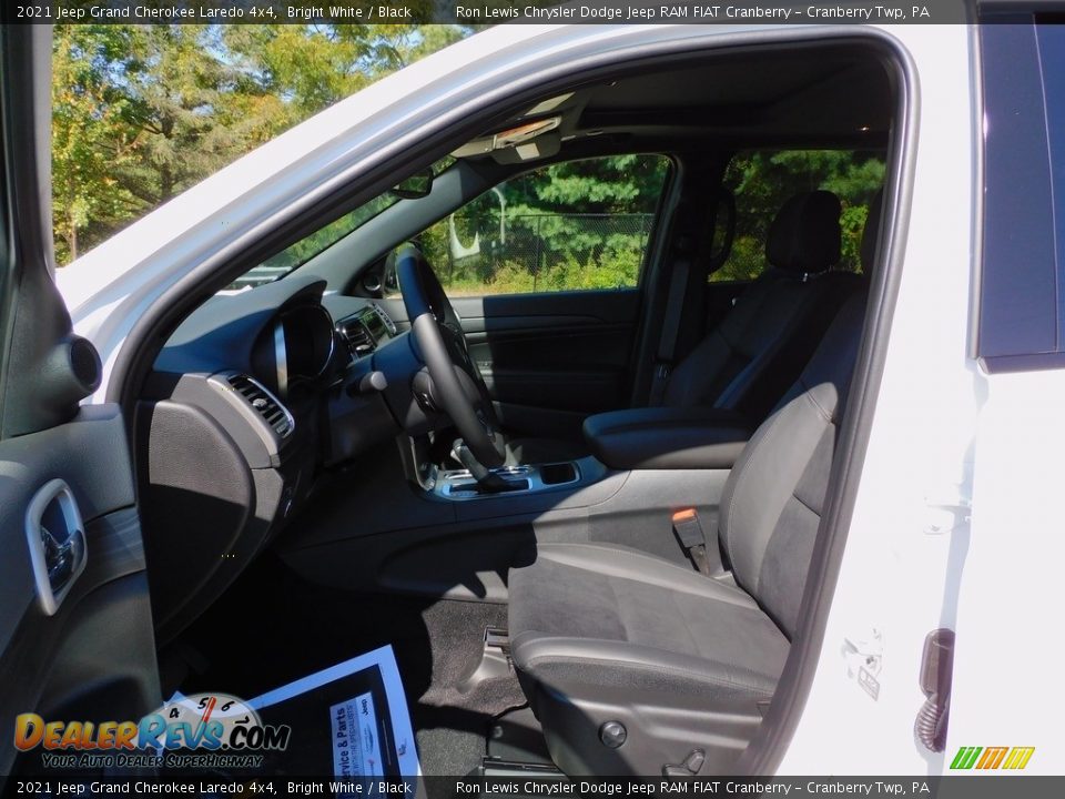 2021 Jeep Grand Cherokee Laredo 4x4 Bright White / Black Photo #11