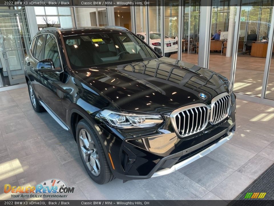 Front 3/4 View of 2022 BMW X3 xDrive30i Photo #1